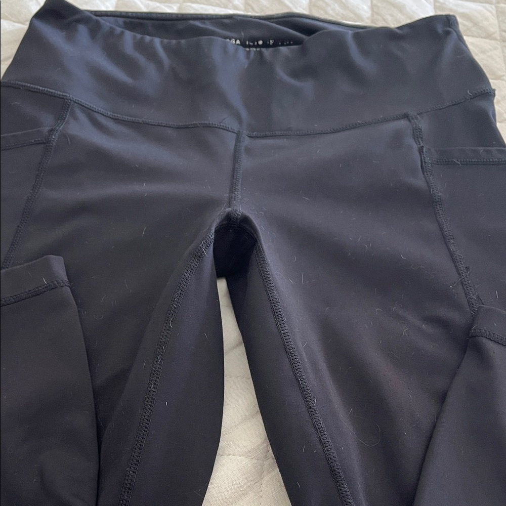 Black High-Waisted Capri Leggings